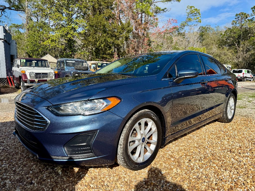 2019 Ford Fusion SE's photo