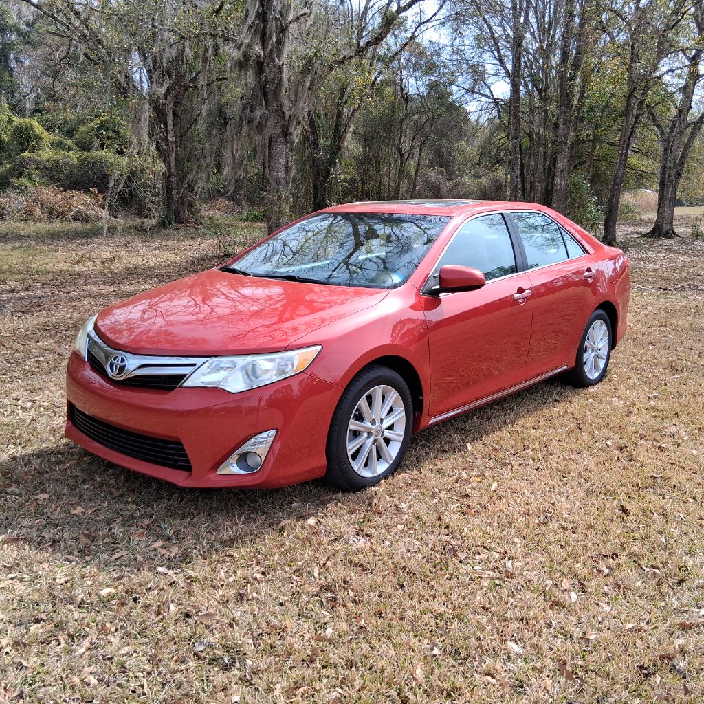2014 Toyota Camry 2.5 Auto XLE's photo